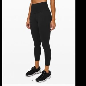 Lululemon aligns size 6